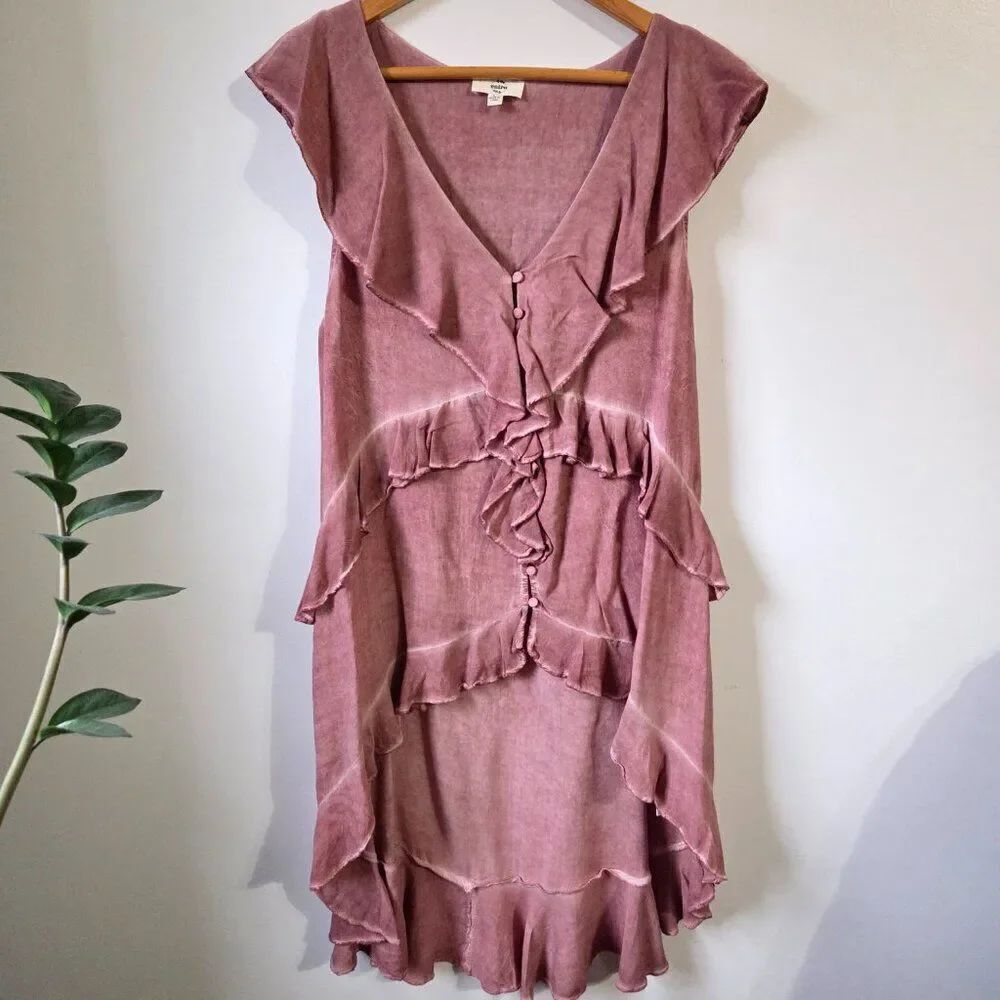 EUC LIKE NEW ENTRO V NECK RUFFLED HIGH LOW BUTTONED TOP SIZE LARGE